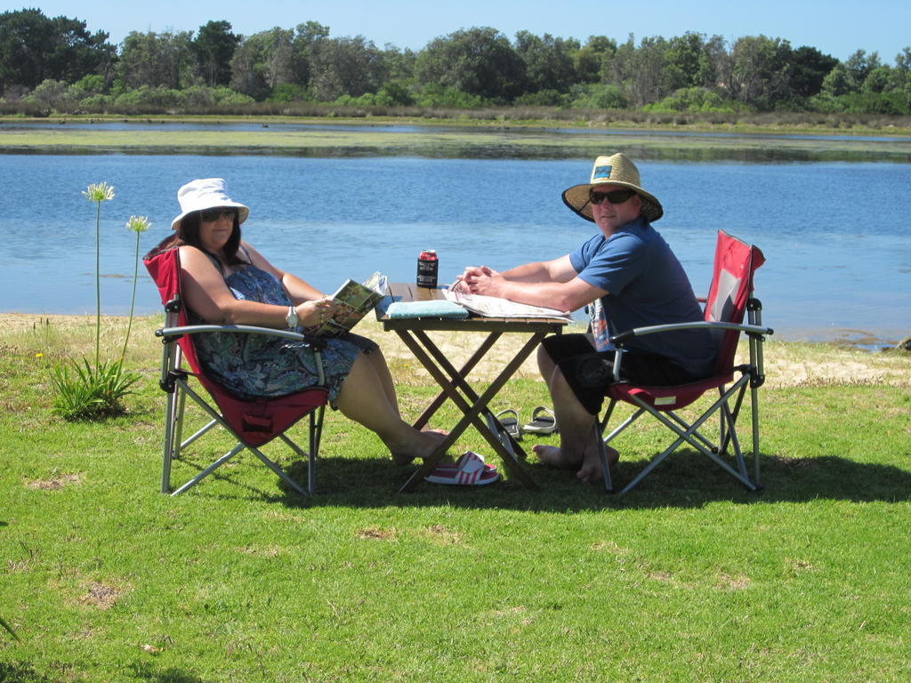 Lakes Entrance Waterfront Cottages With King Beds Exterior photo