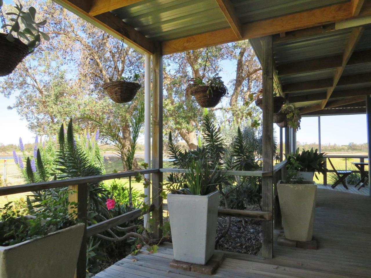 Lakes Entrance Waterfront Cottages With King Beds Exterior photo